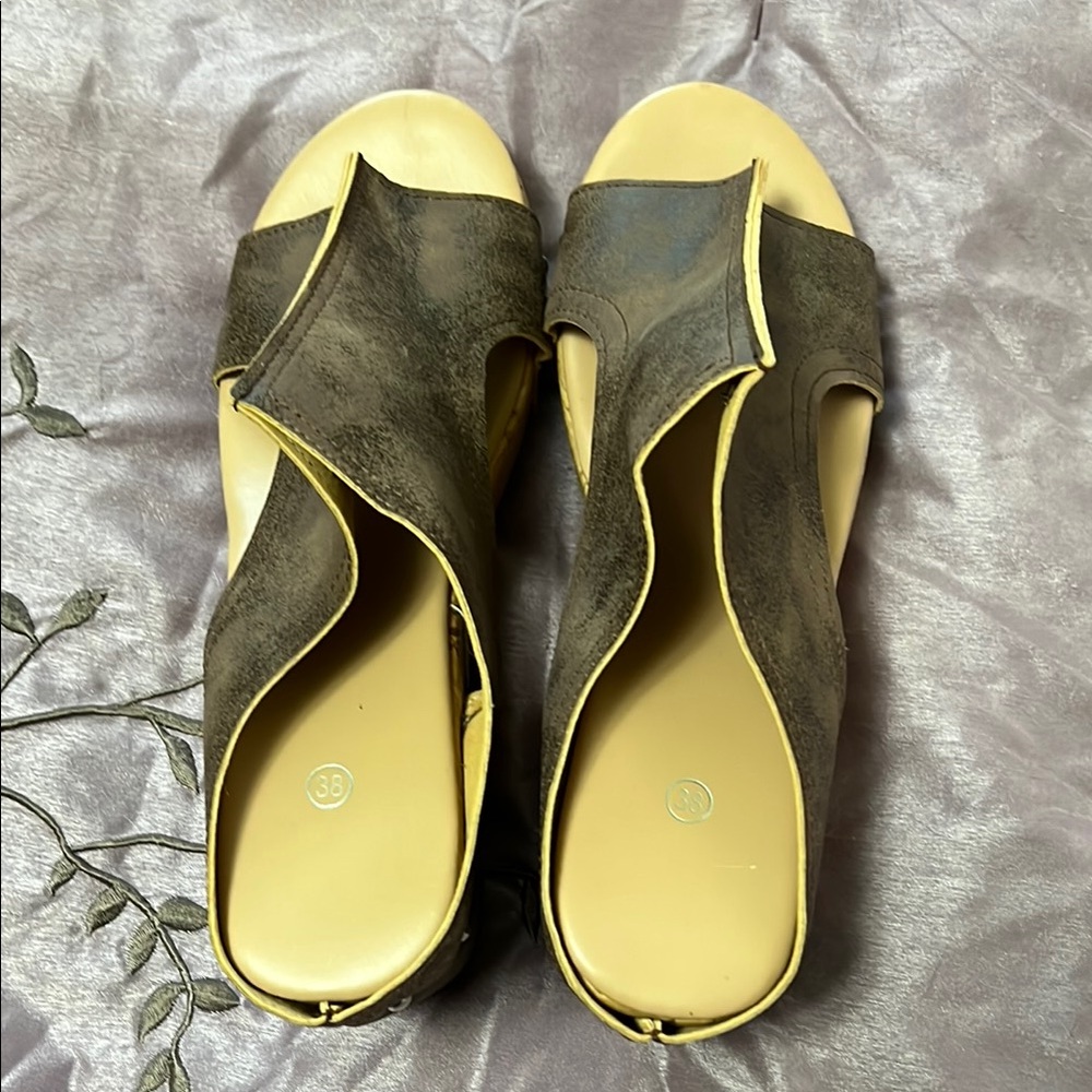 Stylish Women's Sandals in Brown and Cream